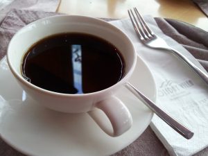 Tasse de café pour lutter contre les ballonnements